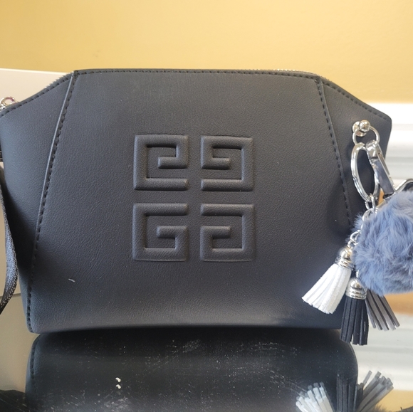 Givenchy pouch - Picture 12 of 17